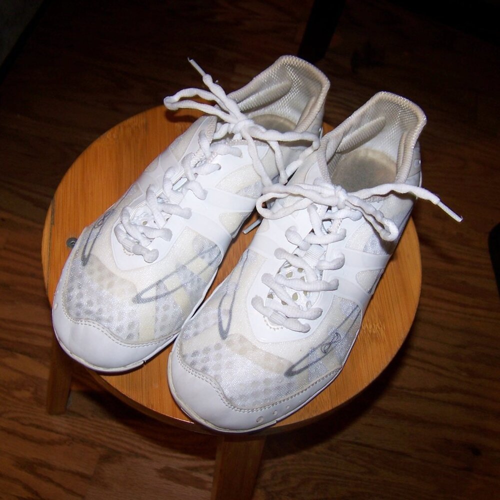 Nfinity Vengeance Cheer Shoes
Size 9